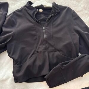 Black Crop active sweater
